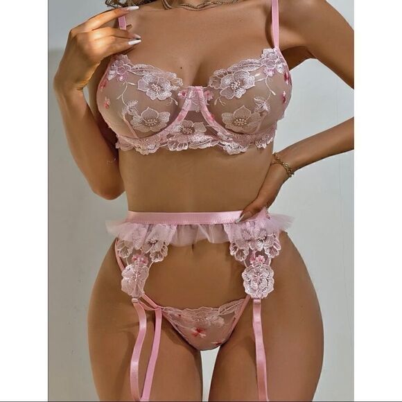 Sexy Sheer Floral Embroidered Lingerie Set - Picture 5 of 7